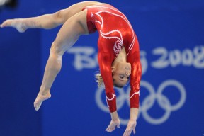 巴雷特：背后稳如磐石，带领全黑队在关键时刻发挥巨大战术影响